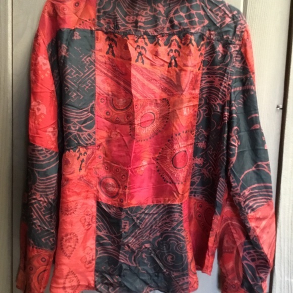 Red silk Chico’s shirt- perfect for all seasons - Picture 4 of 7